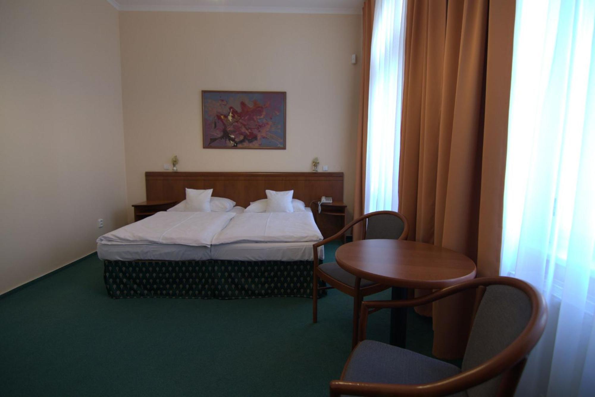 Hotel Westend 玛丽亚温泉 外观 照片